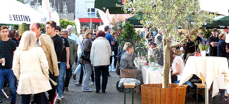 In Recklinghausen fand vom 29.07.2015 bis zum 02.08.2015 das Gourmetfest „Zu Gast in Recklinghausen“ statt. Ein jedes Jahr ist dieses traditionelle Event gut besucht. Wäre ein solches nicht auch etwas für Gelsenkirchen? 